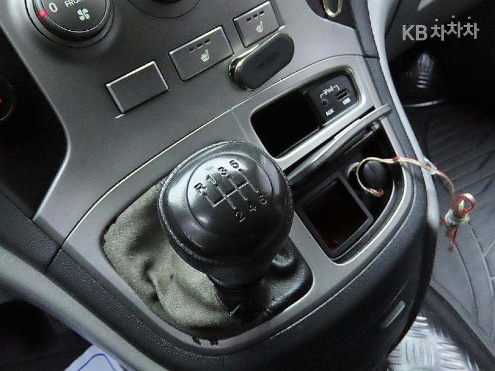 Hyundai Starex — miniaturë 9