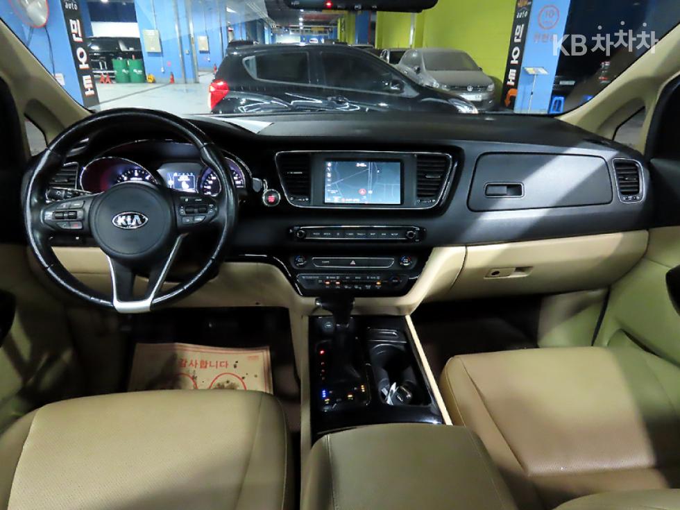 Kia Carnival — miniaturë 5
