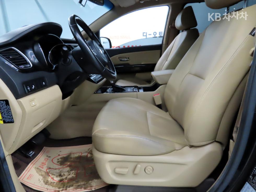 Kia Carnival — miniaturë 6