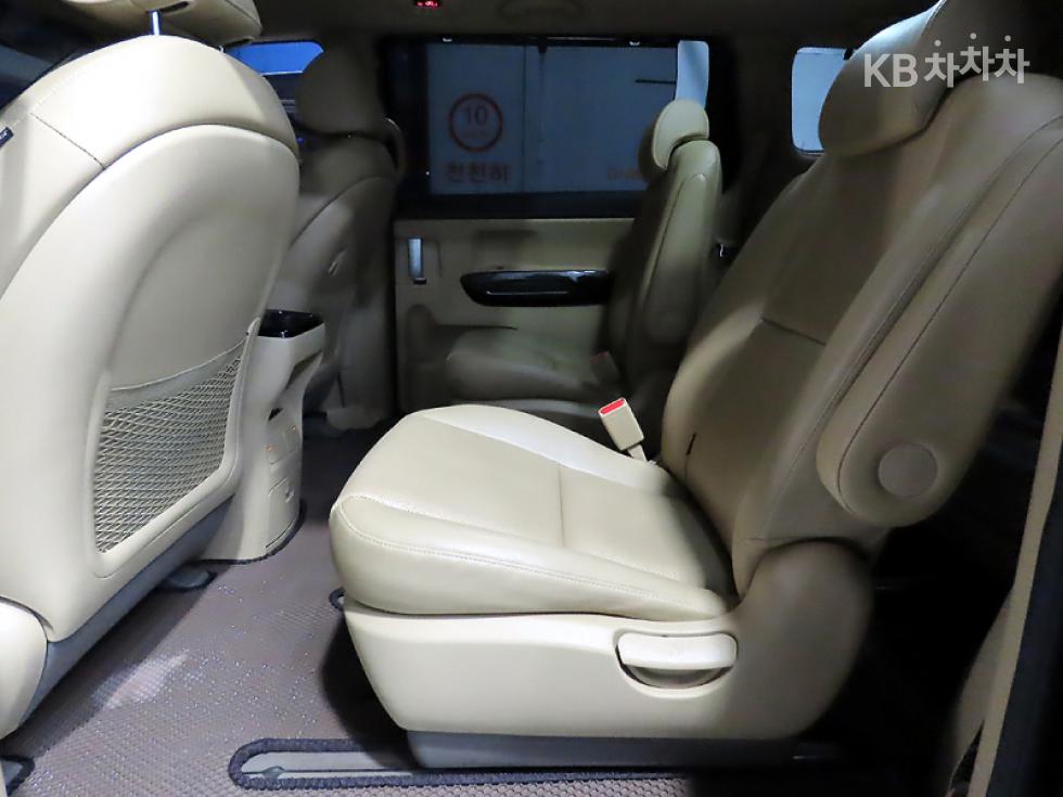 Kia Carnival — miniaturë 7
