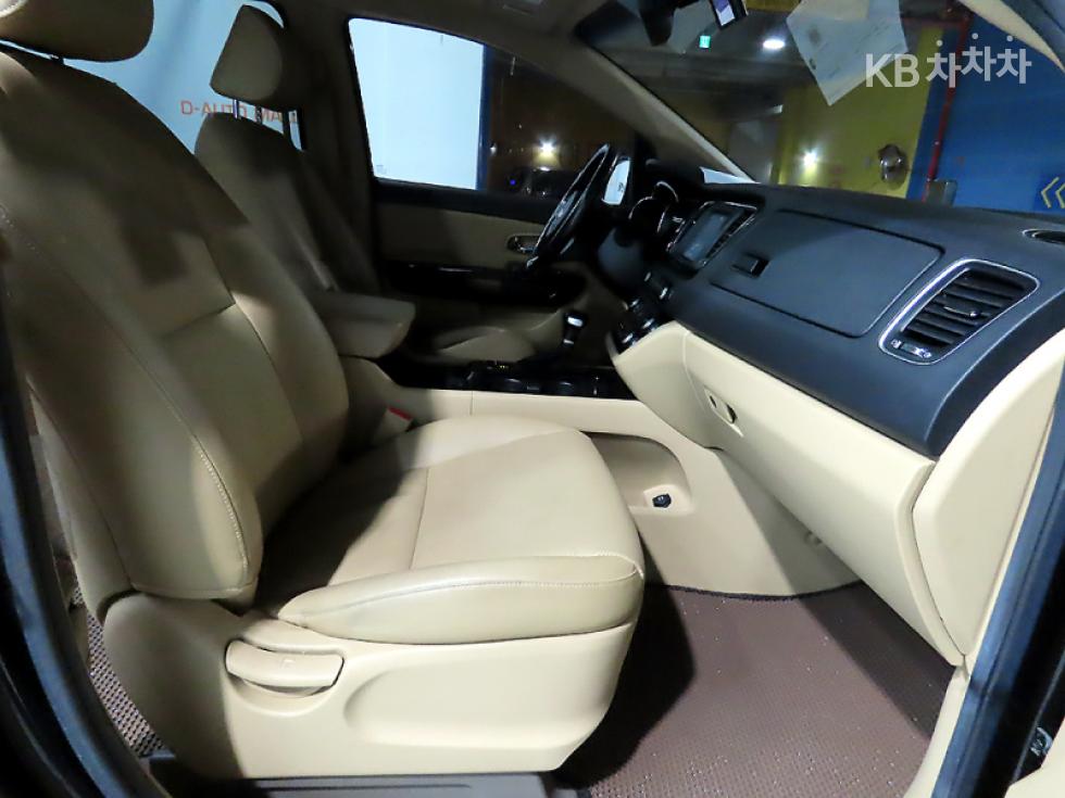Kia Carnival — miniaturë 8