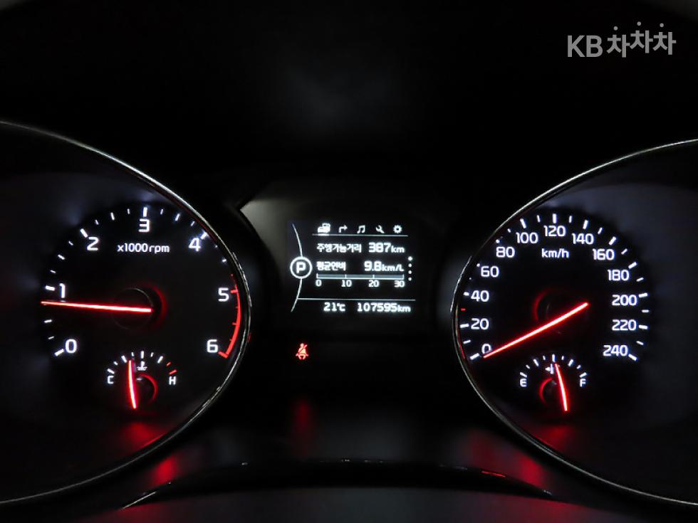 Kia Carnival — miniaturë 9