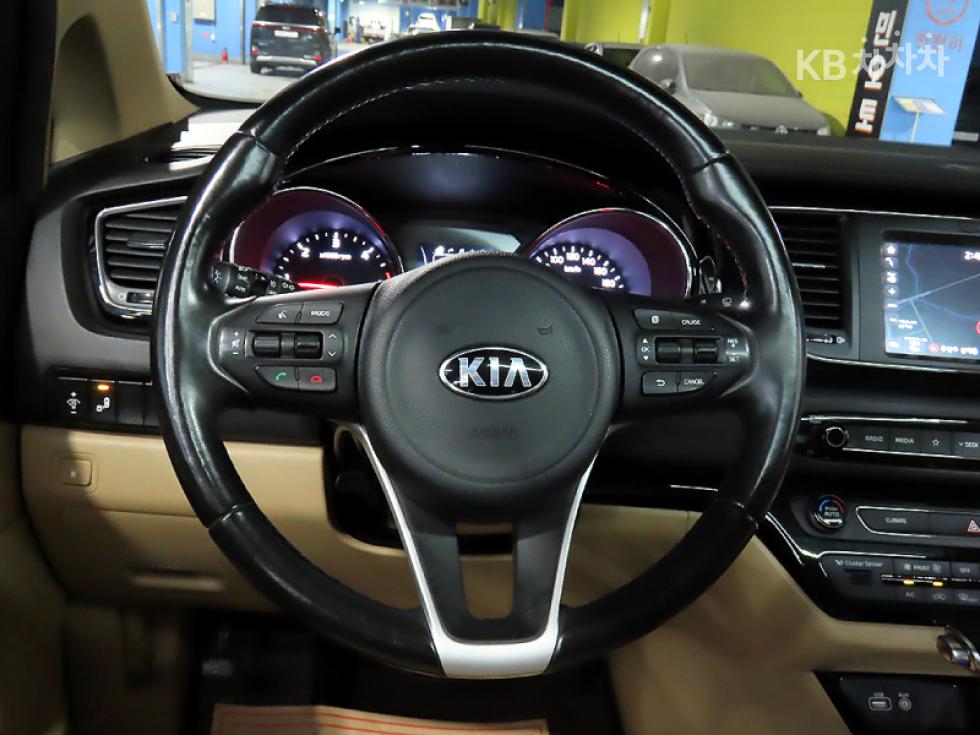 Kia Carnival — miniaturë 10