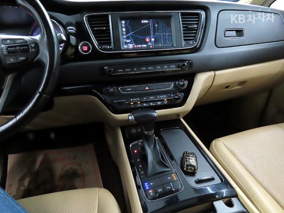 Kia Carnival — miniaturë 11