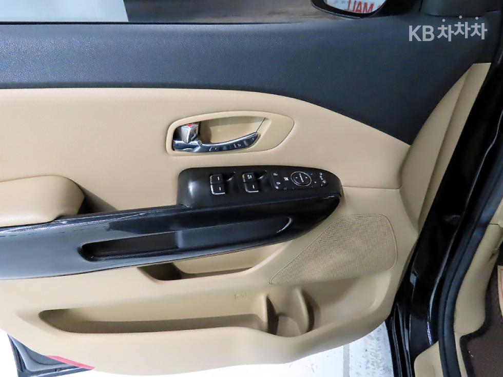 Kia Carnival — miniaturë 14