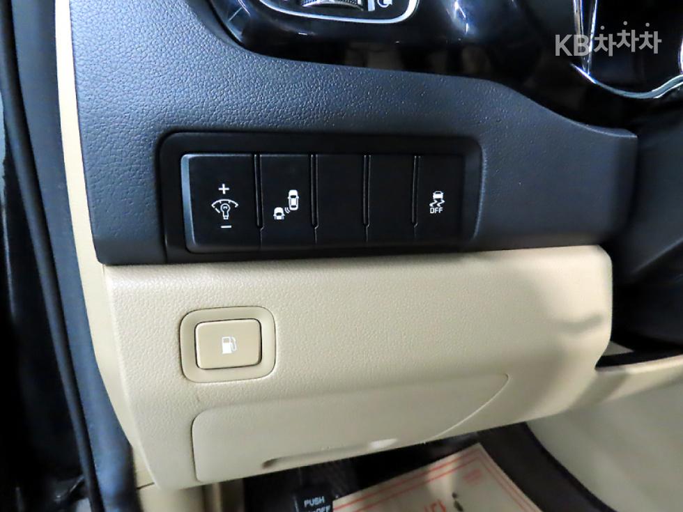 Kia Carnival — miniaturë 15