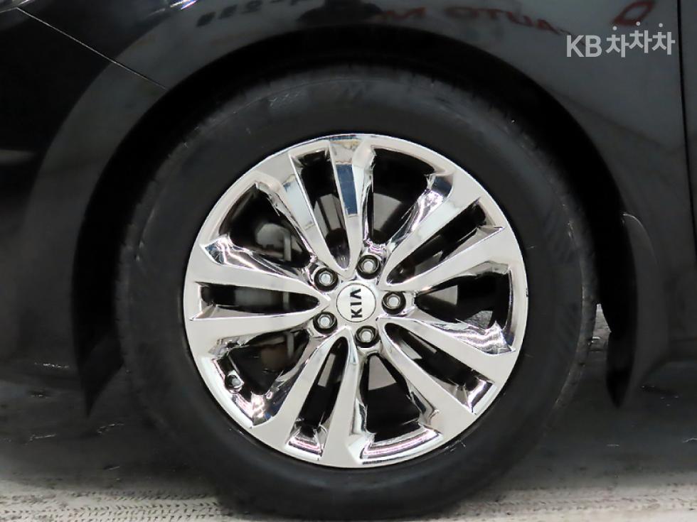 Kia Carnival — miniaturë 20