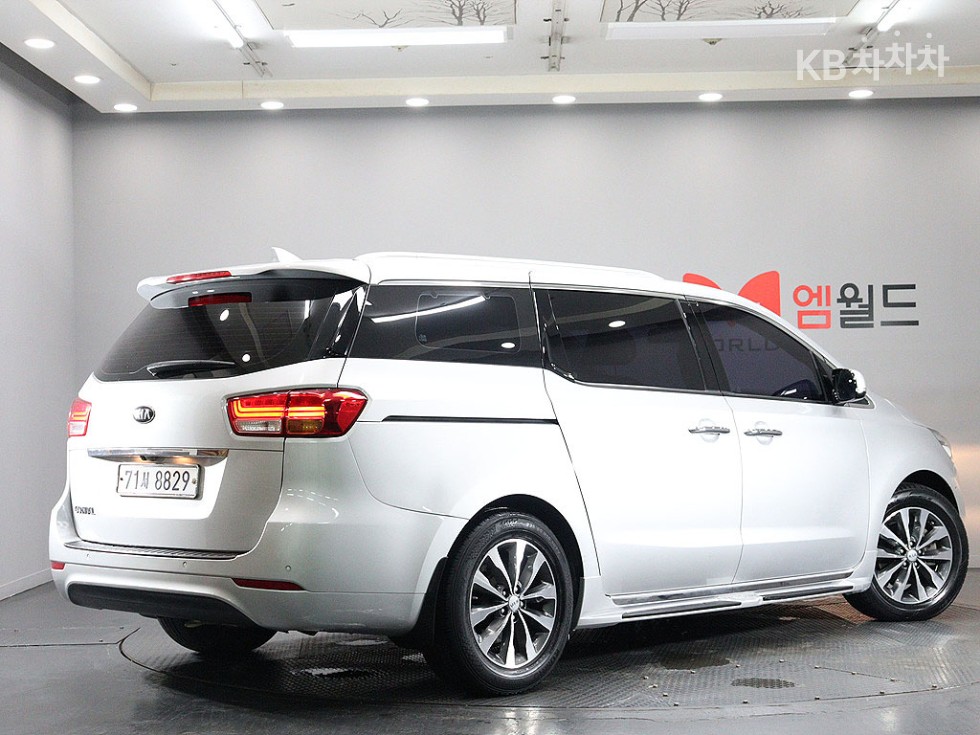 Kia Carnival — miniaturë 3
