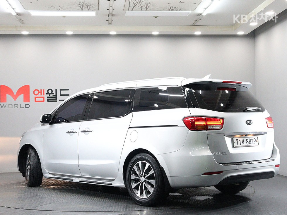 Kia Carnival — miniaturë 4