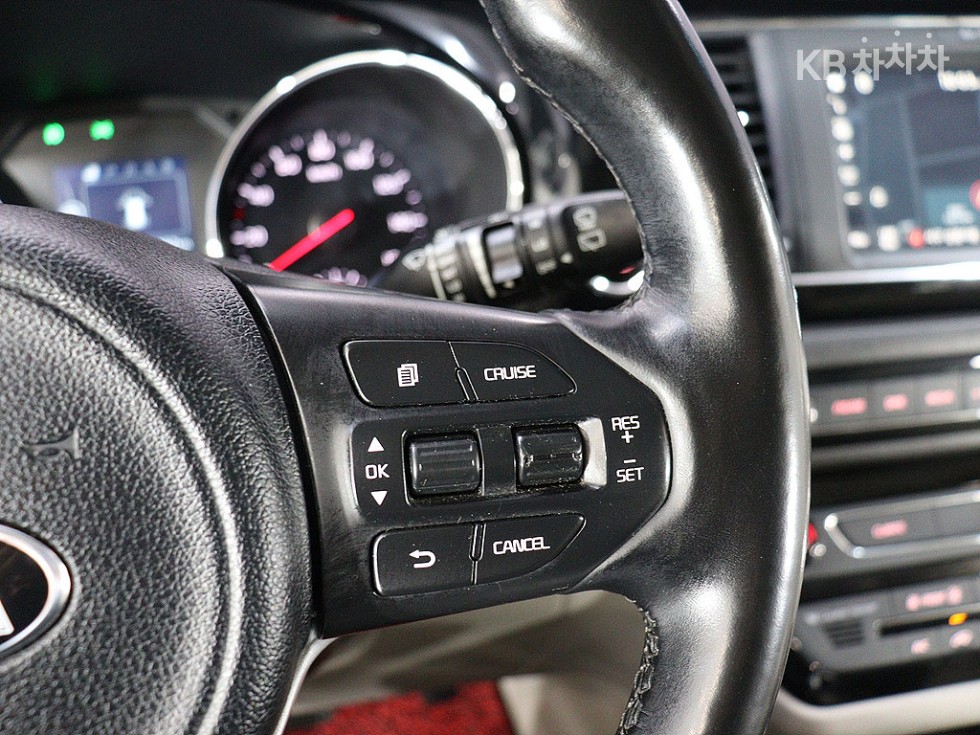 Kia Carnival — miniaturë 7