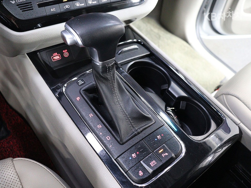 Kia Carnival — miniaturë 10