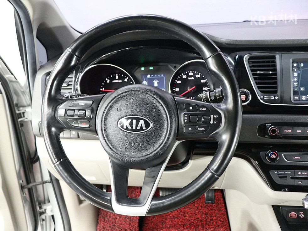 Kia Carnival — miniaturë 14