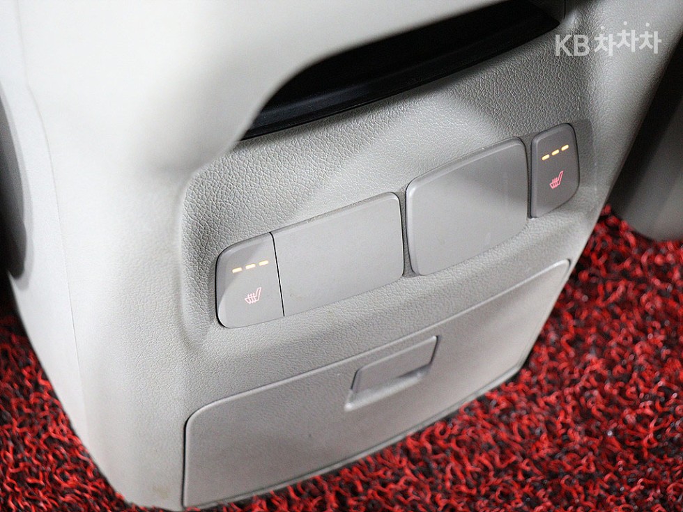 Kia Carnival — miniaturë 15