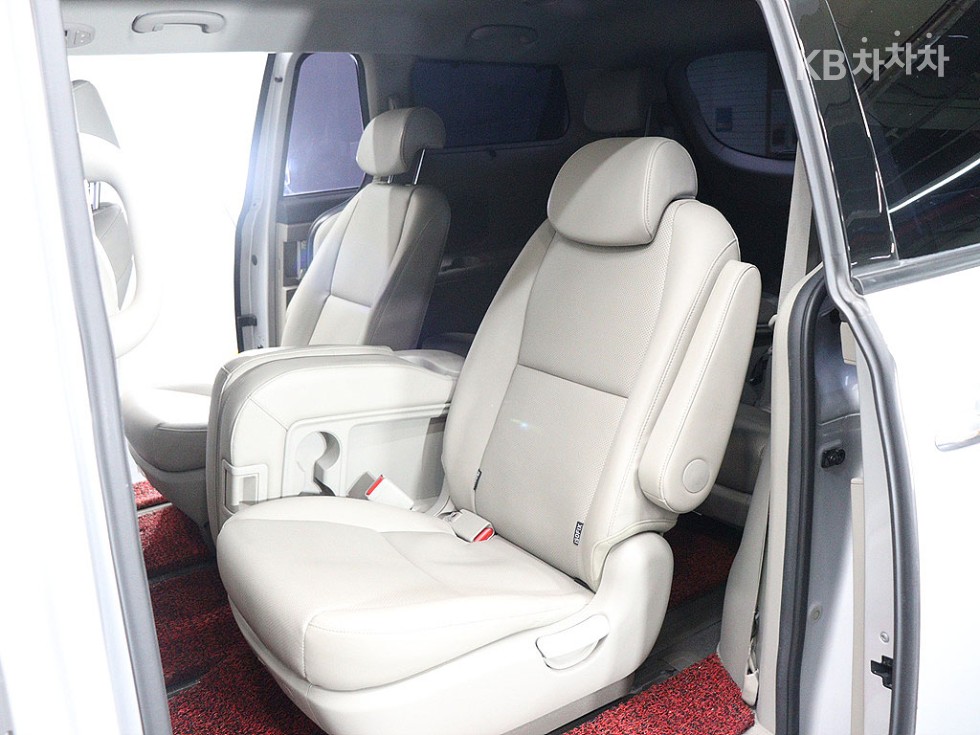 Kia Carnival — miniaturë 16