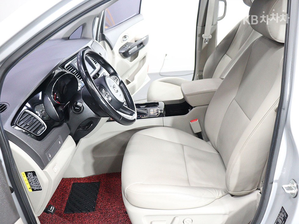 Kia Carnival — miniaturë 17