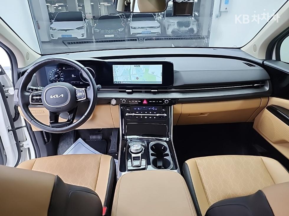 2023 Kia 4 photo