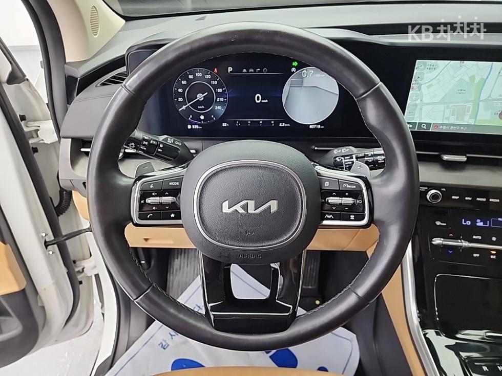 2023 Kia 4 photo