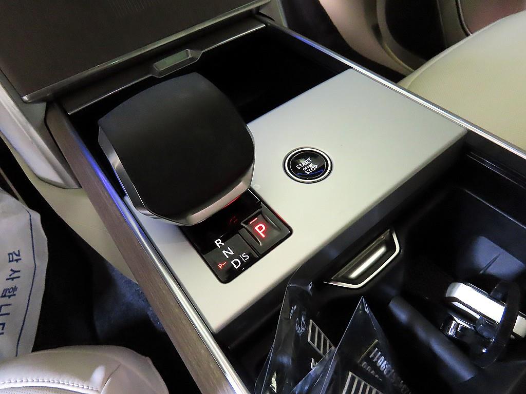 Land Rover Range Rover — miniaturë 12