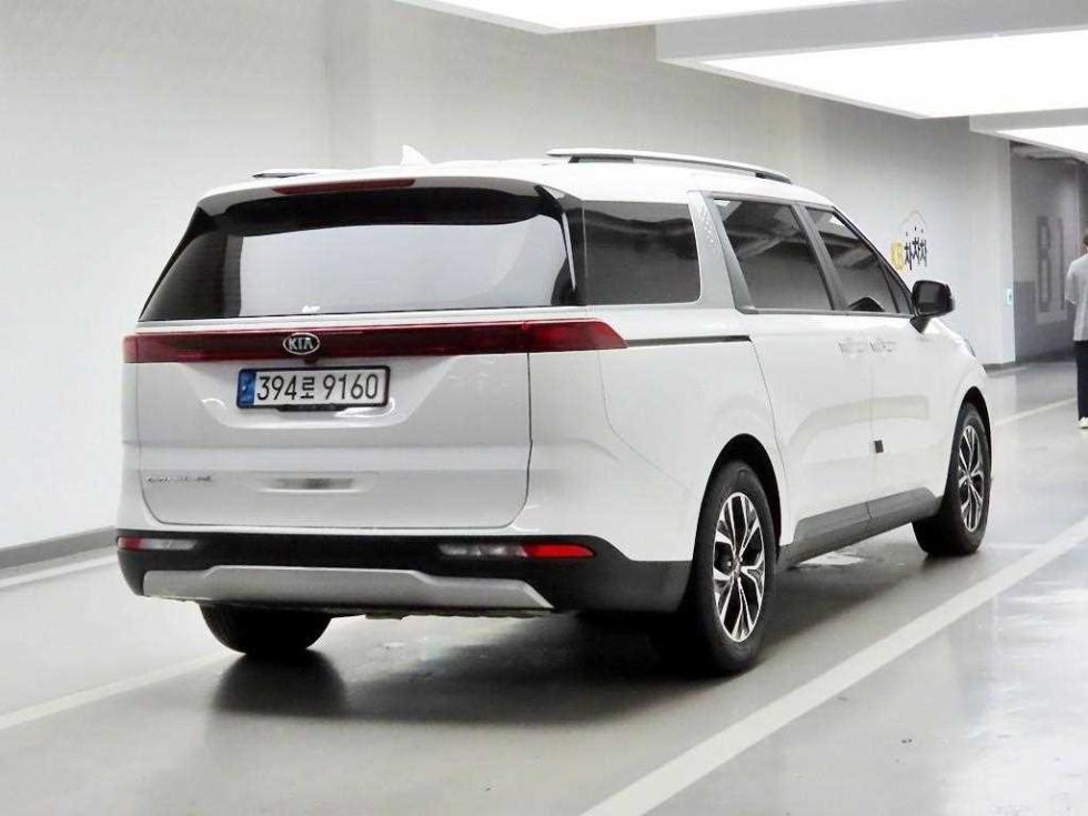 Kia Carnival — miniaturë 4