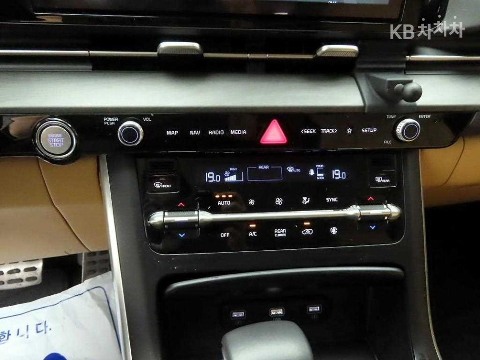 Kia Carnival — miniaturë 10