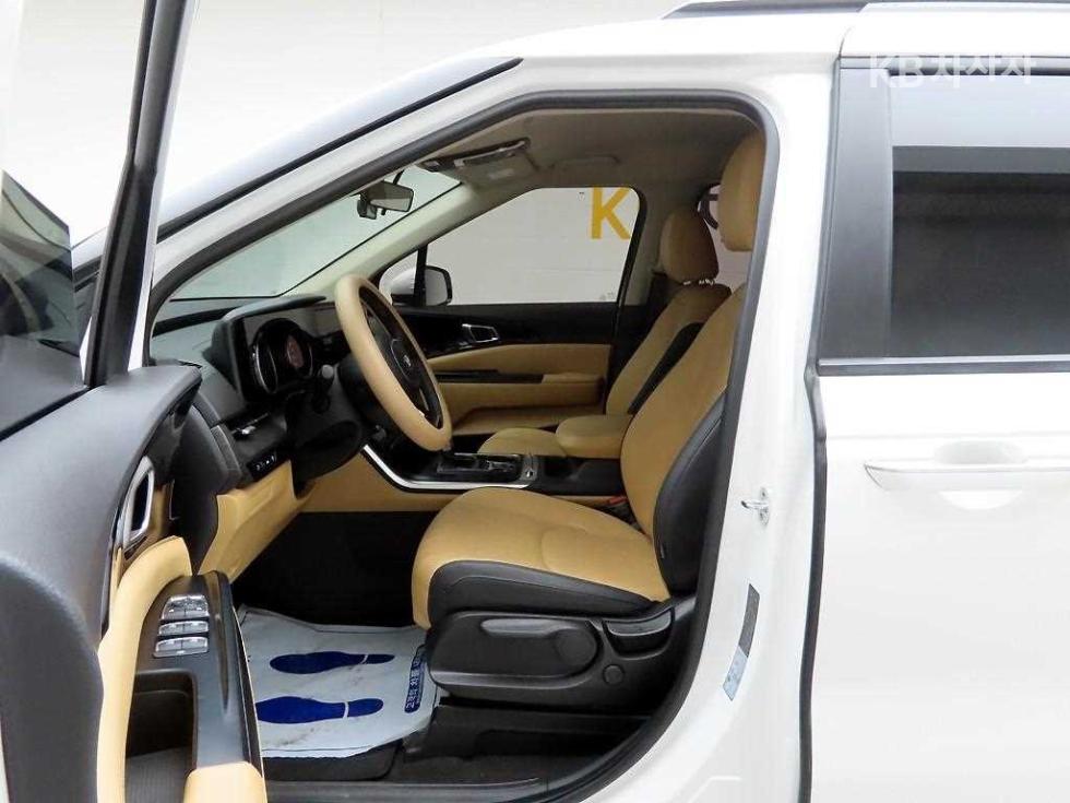 Kia Carnival — miniaturë 13