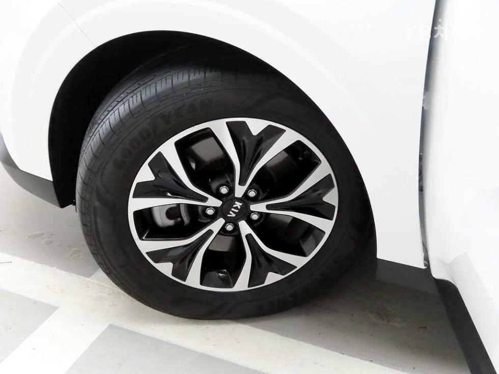 Kia Carnival — miniaturë 19