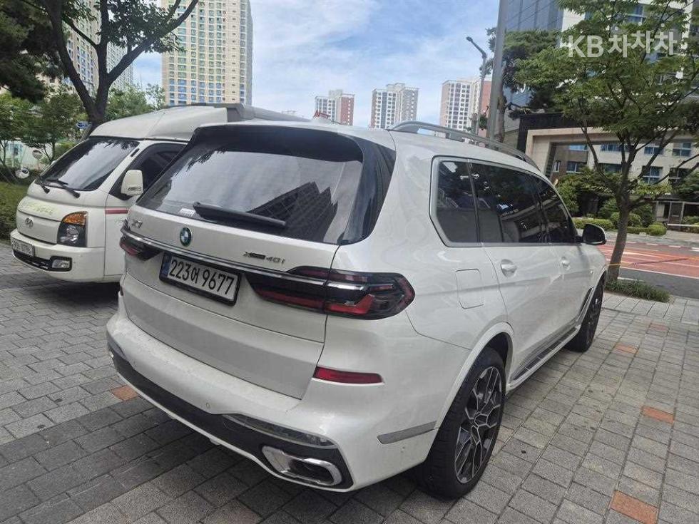 BMW X7 — miniaturë 3