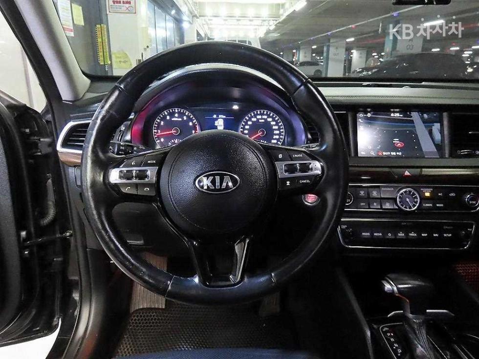 Kia K7 — miniaturë 8