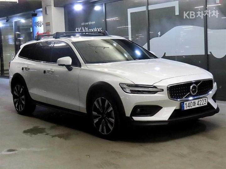 Volvo V60 B5 AWD — foto 1