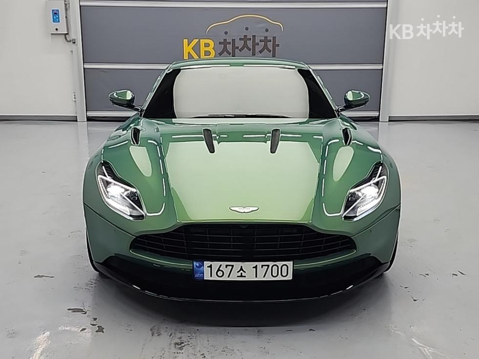 2021 Aston Martin DB11 photo