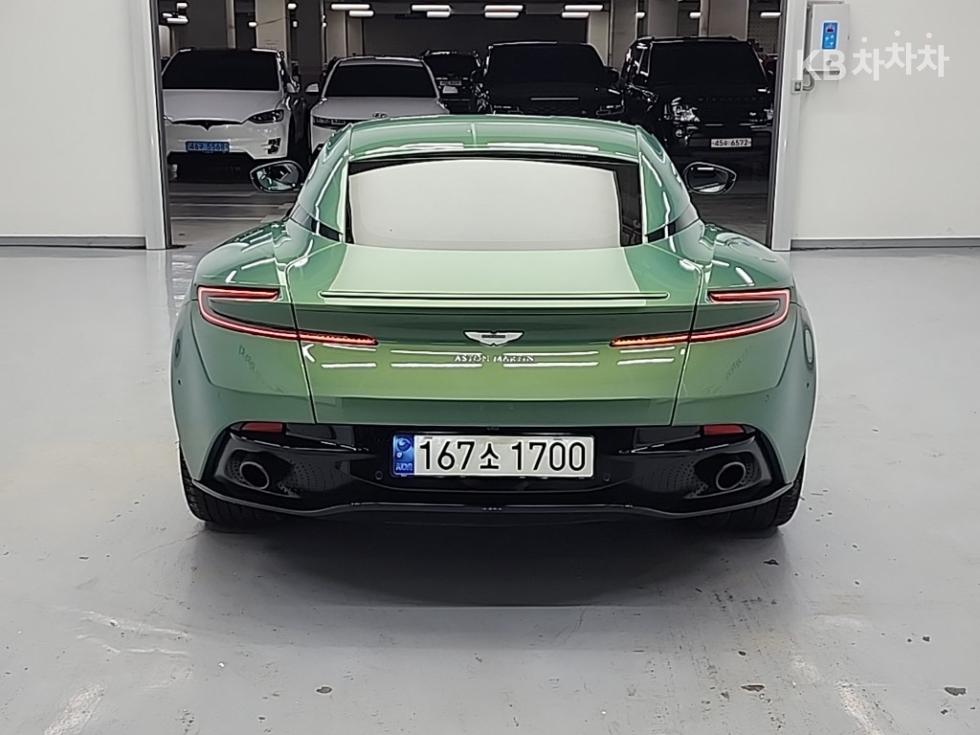 2021 Aston Martin DB11 photo