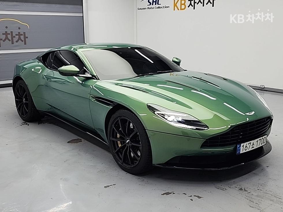 2021 Aston Martin DB11 photo