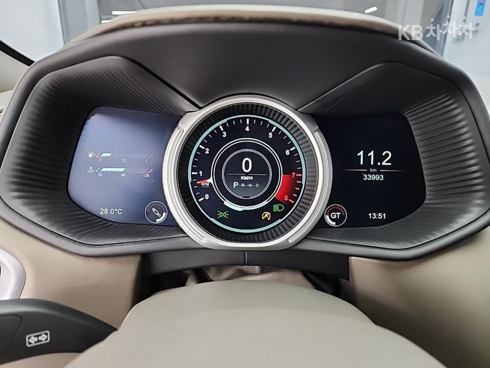2021 Aston Martin DB11 photo