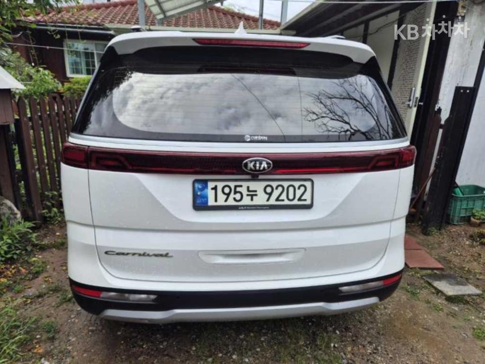 Kia Carnival — miniaturë 4