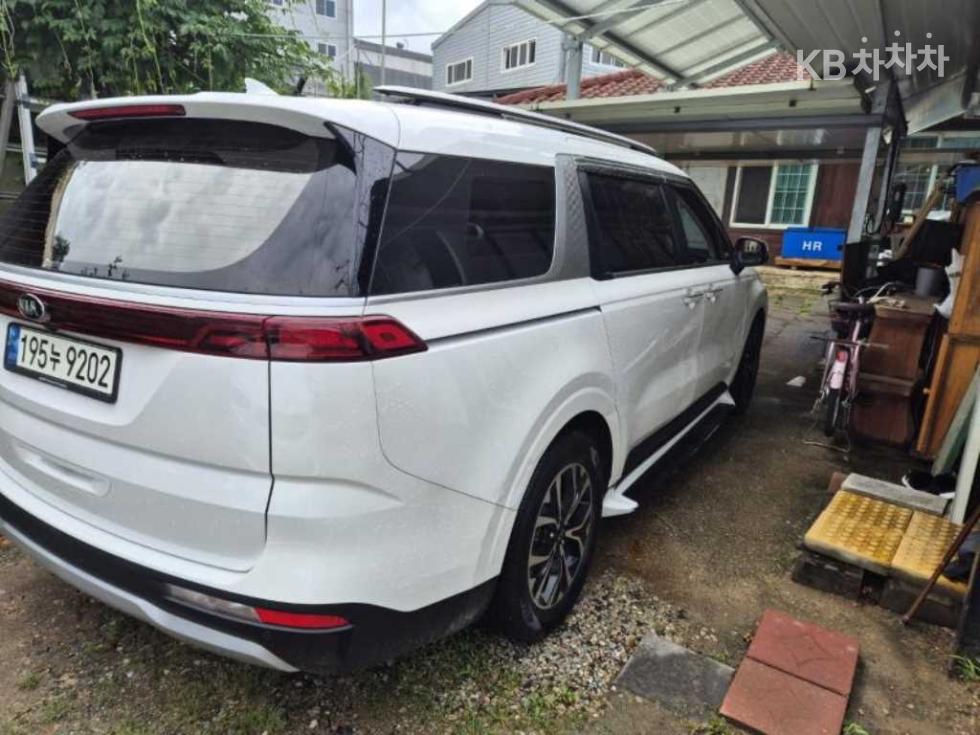 Kia Carnival — miniaturë 5