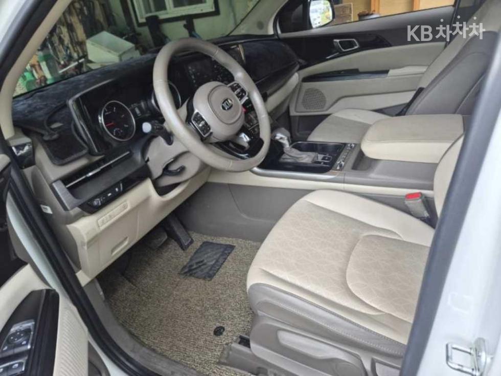 Kia Carnival — miniaturë 13