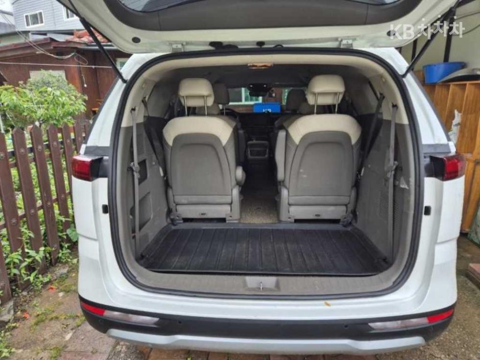 Kia Carnival — miniaturë 16