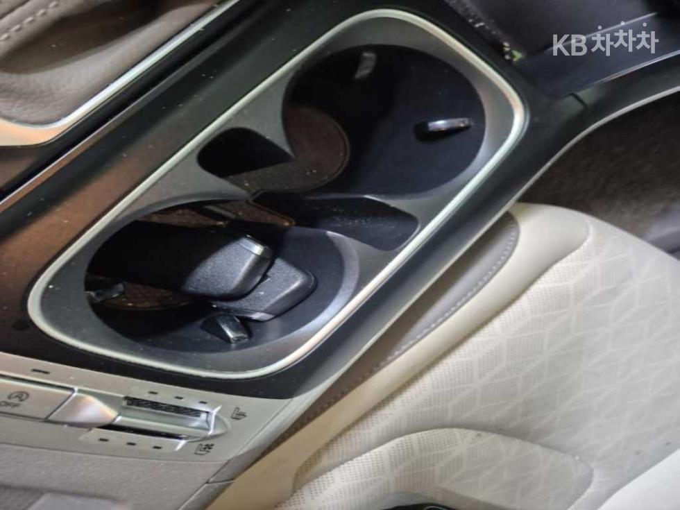Kia Carnival — miniaturë 17