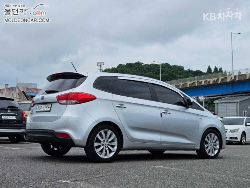 Kia Carens — miniaturë 2