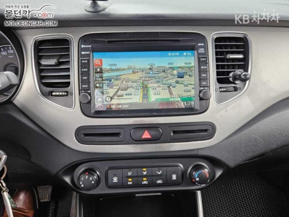 Kia Carens — miniaturë 9