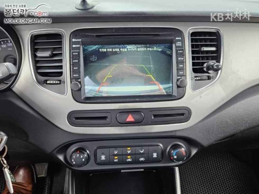 Kia Carens — miniaturë 10