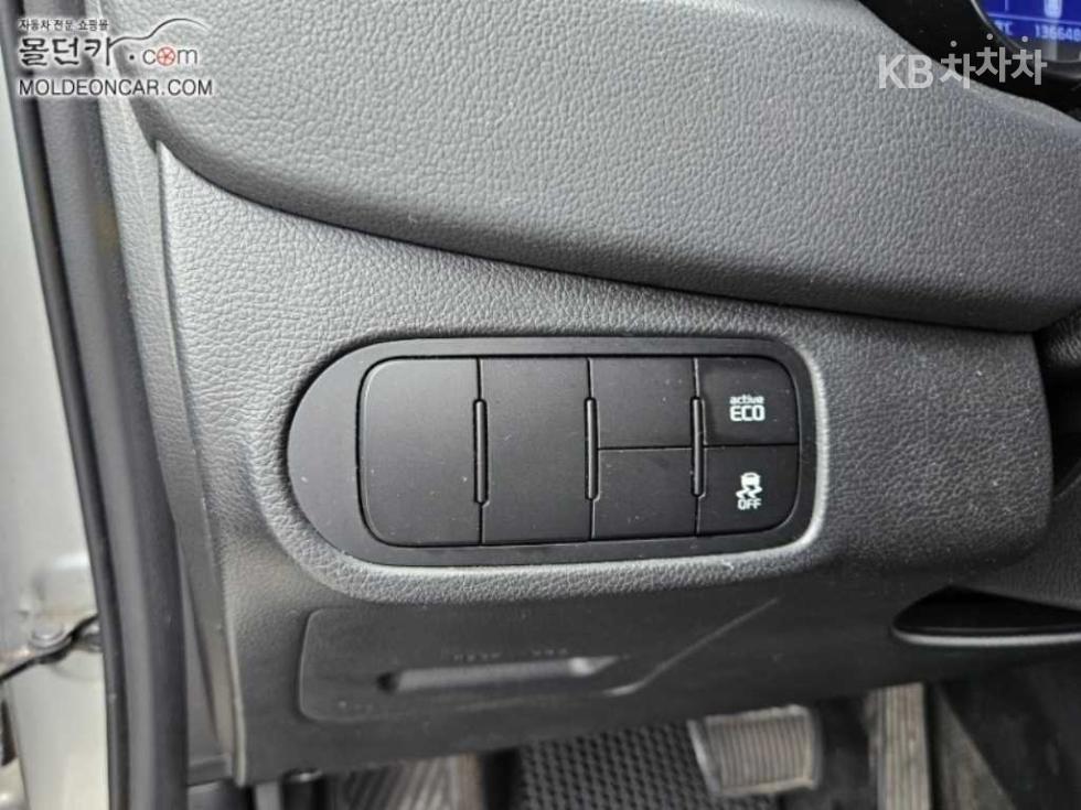Kia Carens — miniaturë 11