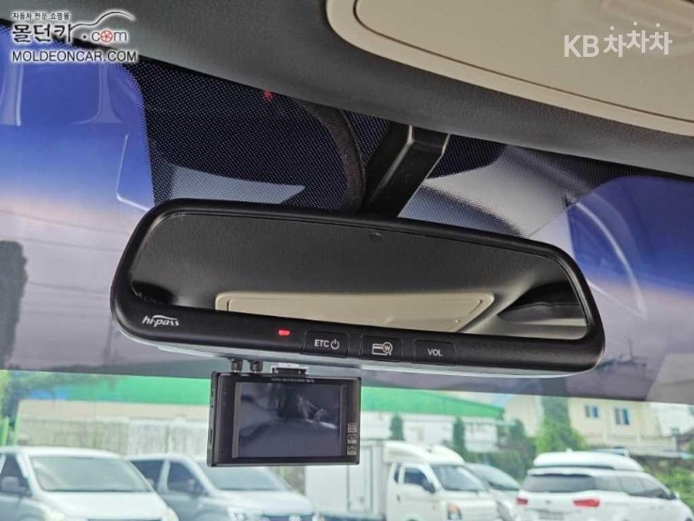 Kia Carens — miniaturë 15