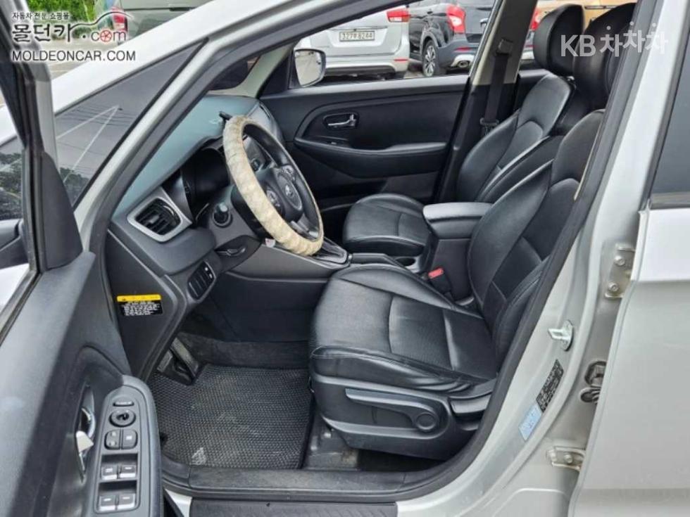 Kia Carens — miniaturë 16