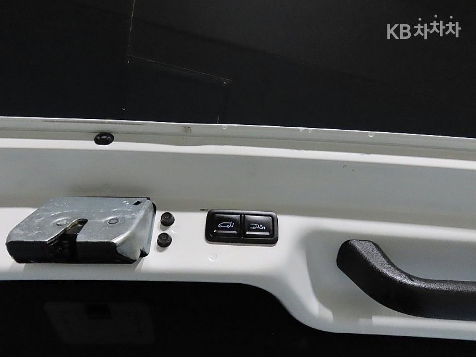 Hyundai Staria — miniaturë 18