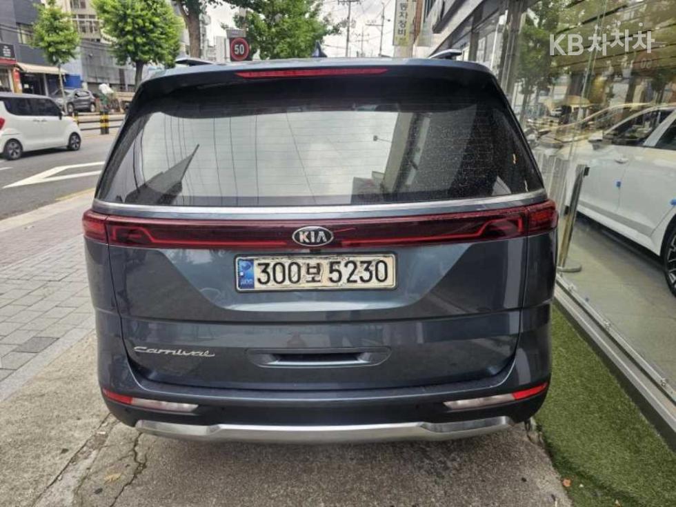 Kia Carnival — miniaturë 2