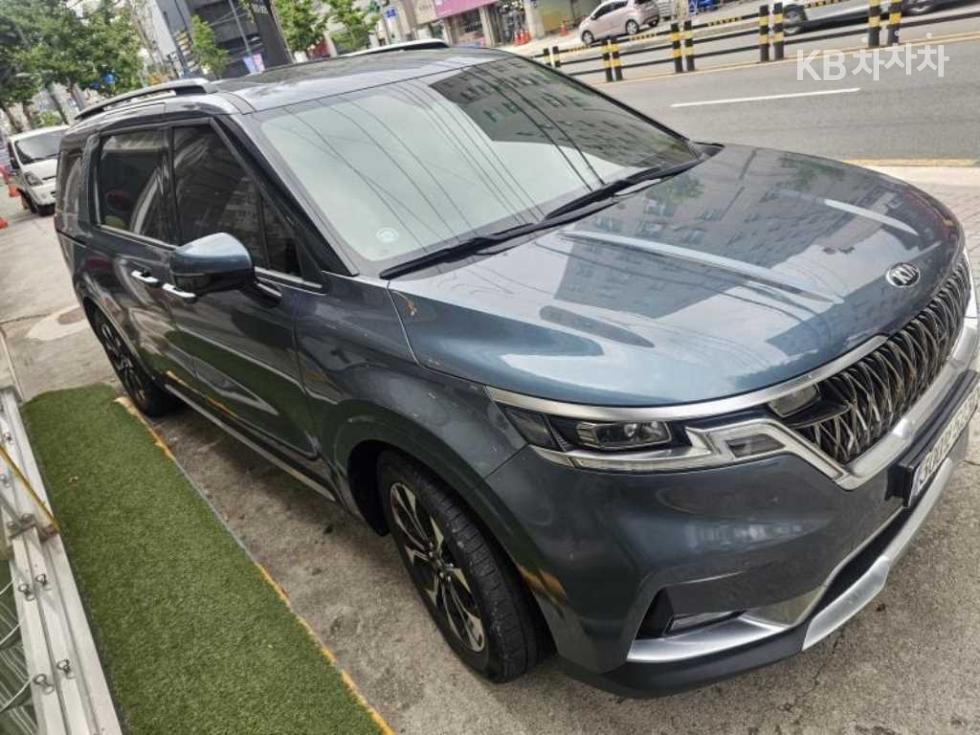Kia Carnival — miniaturë 4