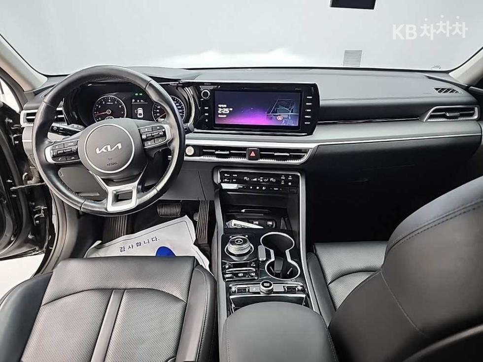 2021 Kia K5 3 photo