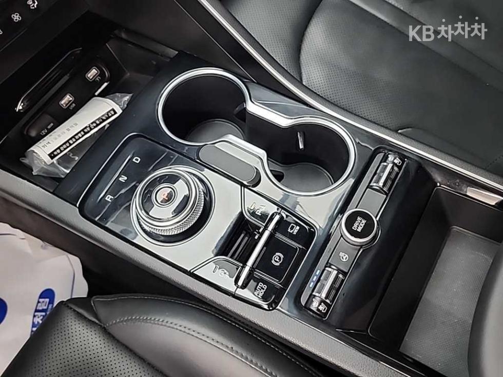 2021 Kia K5 3 photo
