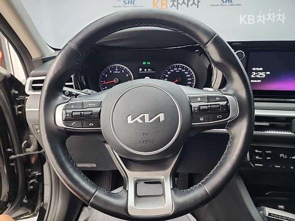 2021 Kia K5 3 photo